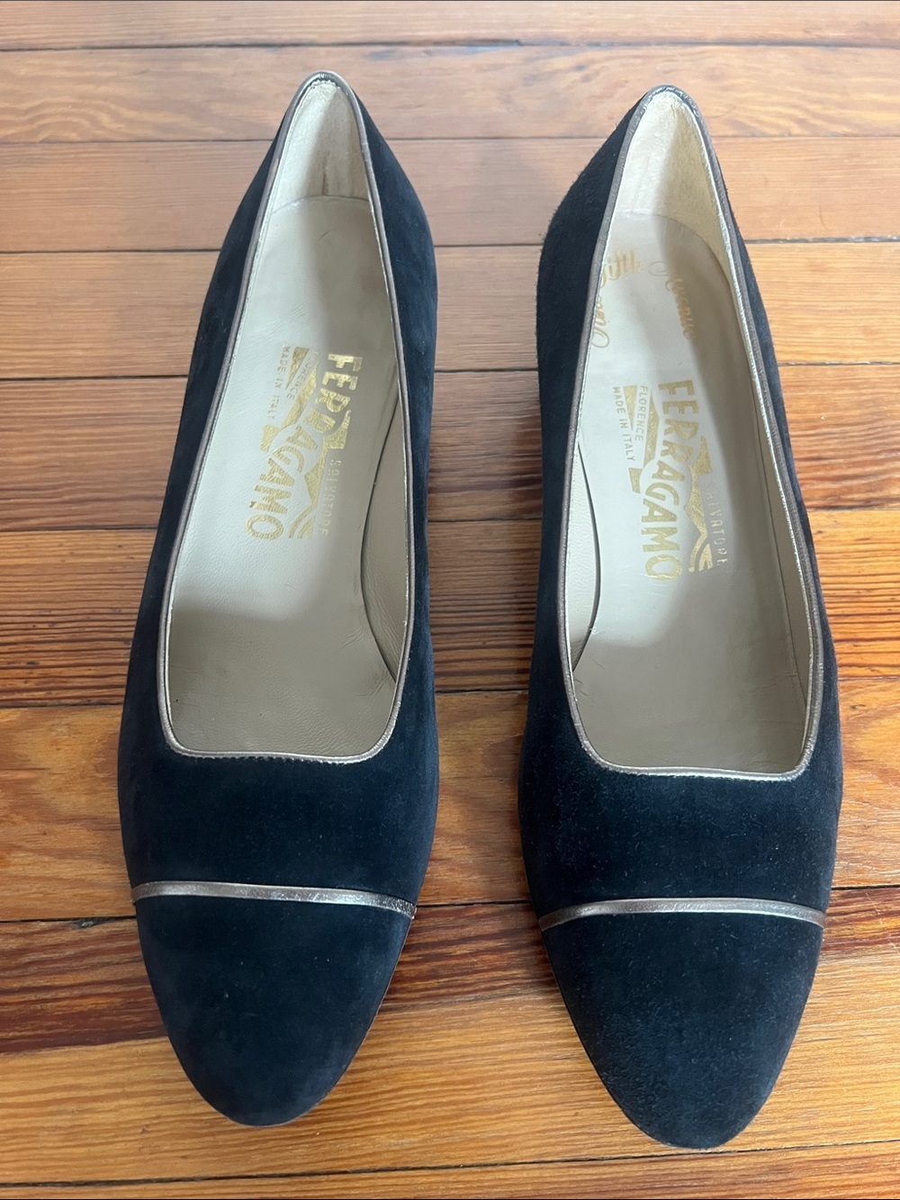Vintage Salvatore Ferragamo Black Suede Low Block Heel Pumps Silver Trim 8B - Picture 2 of 9